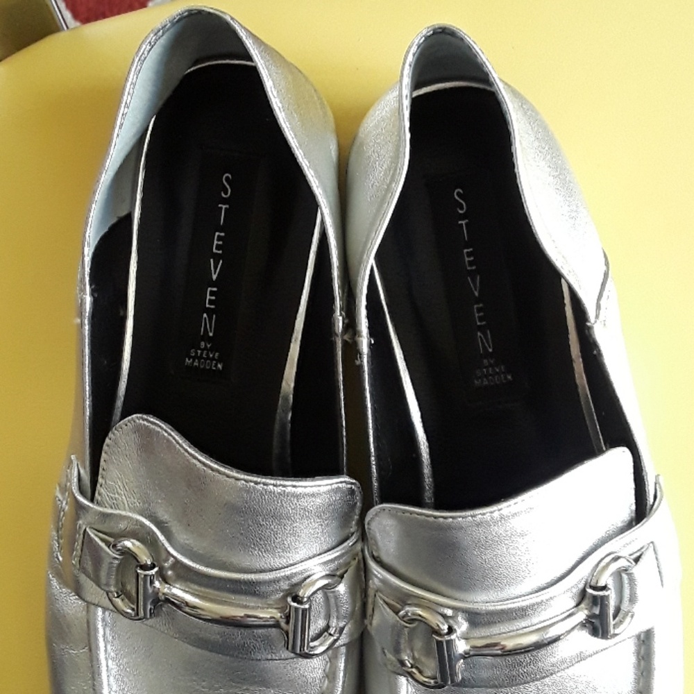 Steve Madden Metallic Silver Loafers - Picture 4 of 6
